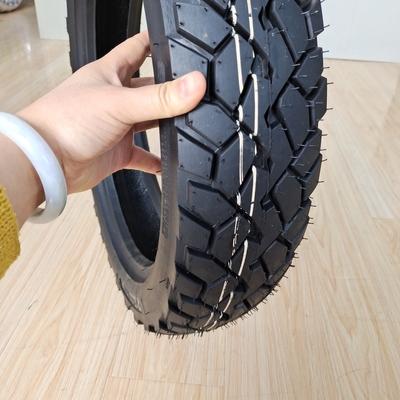 35% bis 55% Gummigehalt Pneumatischer Motorradreifen 110/90-16 für die Leistung