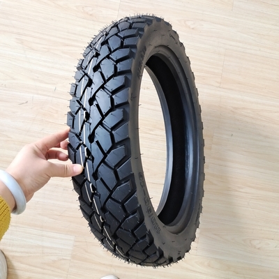 35% bis 55% Gummigehalt Pneumatischer Motorradreifen 110/90-16 für die Leistung