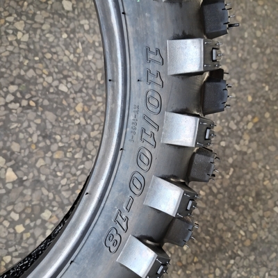 Verkaufen Sie 110/100-18 Motorradreifen mit schwarzer Farbe und 6PR/8PR Ply Rating