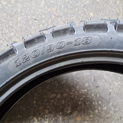 120/90-18 Motorradreifen mit hoher Festigkeit aus natürlichem Gummi und OEM-Reifen