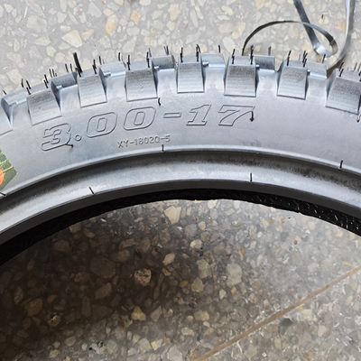 Lieferung Motorradreifen 3.00-17 mit Natur Gummi Stahl Nylon Rohstoff