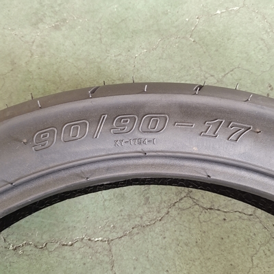 90/90-17 Motorradreifen mit Naturgummi Stahl Nylon Rohstoff