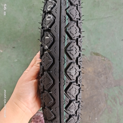 80/100-14 14-Zoll-Rohrloser Motorradreifen aus Naturkautschuk und akzeptablem OEM
