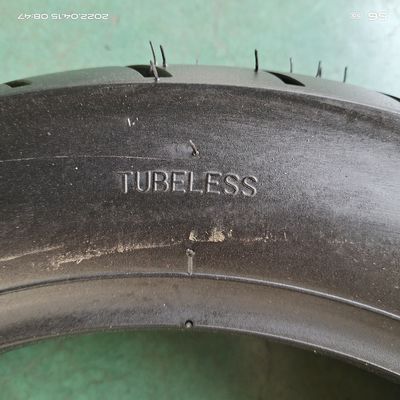 110/90-13 Motorradreifen Schwarzer Nylonreifen mit 6pr/8pr Ply-Klassifizierung