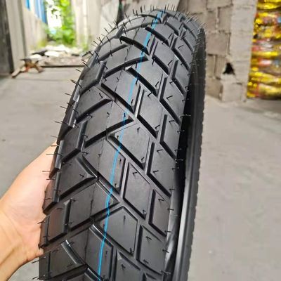 Schwarzer Motorradreifen 2,75-18 410-18 275-18 300-18 110/100-18 120/80-18 110/90-18