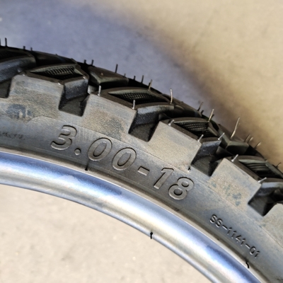 17&quot; 18&quot; 19&quot; 21&quot; Zoll Motorradreifen mit Natrual Gummi Hergestellt im Ladehafen Qingdao