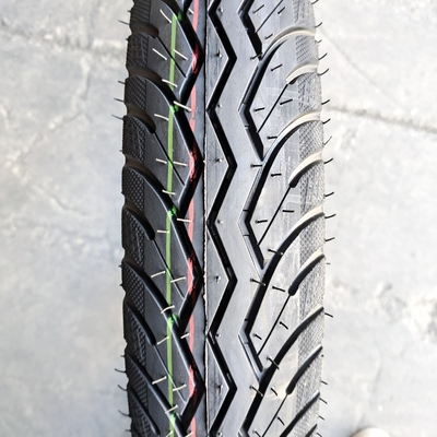 Naturkautschuk Motorradreifen 2,75-16 2,75-17 2,75-18 2,50-17 9090-18 mit Rohstoff
