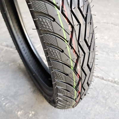 Naturkautschuk Motorradreifen 2,75-16 2,75-17 2,75-18 2,50-17 9090-18 mit Rohstoff