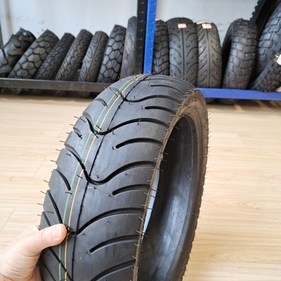 Motorradreifen 4,00-8 Produktionskapazität 5000 Stück pro Tag Harley-Davidson-Scooter