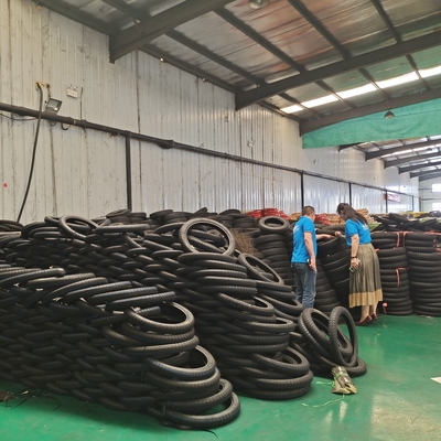 14 Räder Motorradreifen 80/90-14 für den Ladehafen Qingdao Hafen und Reifenhülle