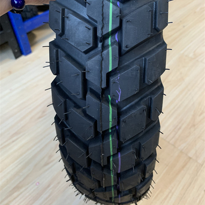 Produktionskapazität 5000 Stück/Tag 110/90-17 Motorradreifen mit einem Gummigehalt von 35% bis 55%