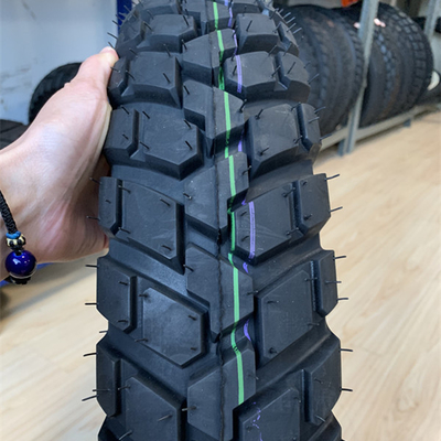 Produktionskapazität 5000 Stück/Tag 110/90-17 Motorradreifen mit einem Gummigehalt von 35% bis 55%