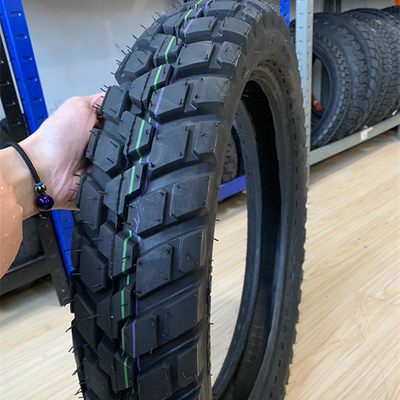 Produktionskapazität 5000 Stück/Tag 110/90-17 Motorradreifen mit einem Gummigehalt von 35% bis 55%