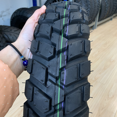 Produktionskapazität 5000 Stück/Tag 110/90-17 Motorradreifen mit einem Gummigehalt von 35% bis 55%