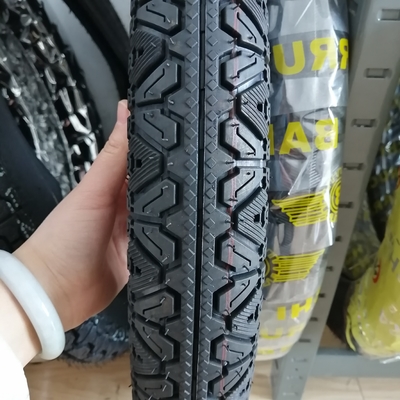 35%-55% Gummigehalt Motorradreifen 3.00-17 für den Rohrlosverkauf auf Motorrädern