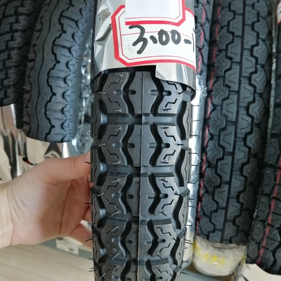35%-55% Gummigehalt Motorradreifen 3.00-17 für den Rohrlosverkauf auf Motorrädern
