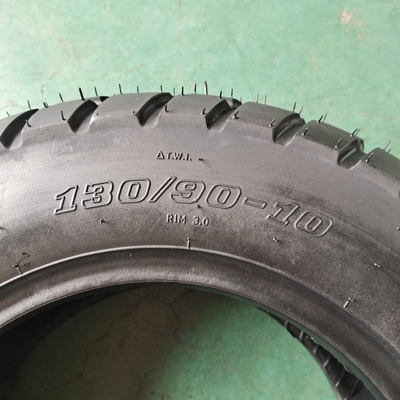130/90-10 Natrual Gummi-Motorradreifen mit OEM-Akzeptanz und hoher Leistung