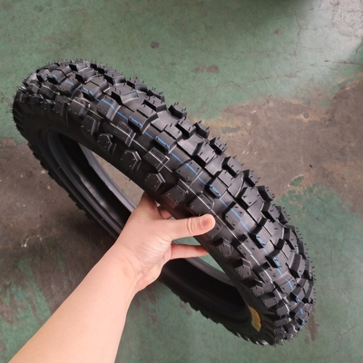 Schwarz 4.10-18 8PR Rohrloser Motorradreifen mit einem Gummigehalt von 35% bis 55% in Qingdao