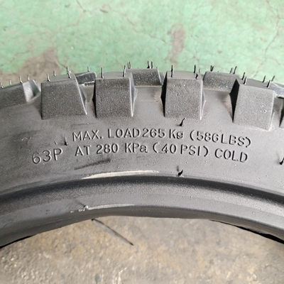 Schwarz 4.10-18 8PR Rohrloser Motorradreifen mit einem Gummigehalt von 35% bis 55% in Qingdao