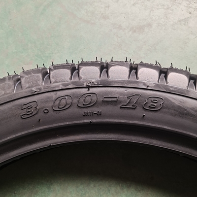 2.70-17 2.75-17 2.75-18 3.00-17 3.00-18 Rohrloser Motorradreifen mit Stahl und Nylon