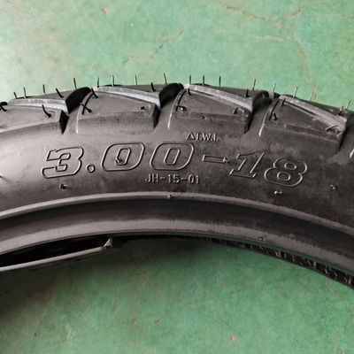 Rohrloser Motorradreifen 3,00-18 35%-55% Gummigehalt 6pr/8pr Ply-Nummer