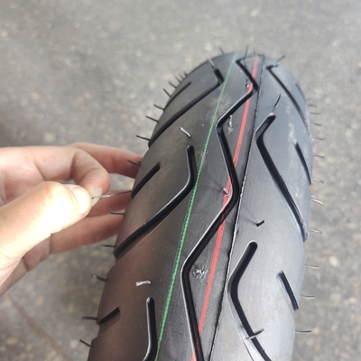35% bis 45% Gummigehalt Rohrloser Reifen für Motorräder 3,50-10 350 10 mit langlebigem Material