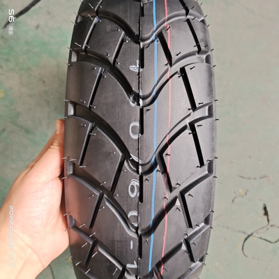 130/60-13 TL Gummi-Rohrlos-Motorradreifen mit Reifengehäuse und Gummigehalt von 35%-55%