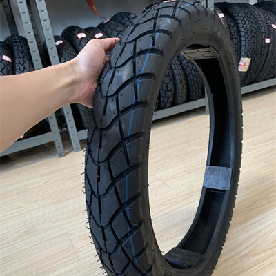 Qingdao-Hafenladen 90 90 18 Motorradreifen mit 5000 Stück pro Tag Produktionskapazität