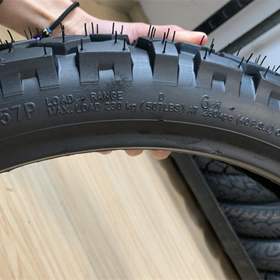 Erschwingliche Motorradreifen 90/90-18 mit Reifengehäuse und 35%-55% Gummigehalt