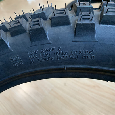 5000 Stück pro Tag Maxxis Motorradreifen für Bajaj Boxer 300-17 Gummigehalt 35%-55%