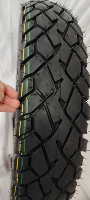 Produktionskapazität 5000 Stück pro Tag 110/90 16 Rohrloser Motorradreifen mit Reifengehäuse
