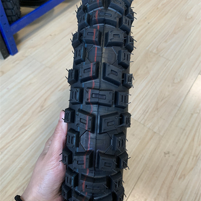 Produktion von 5000 Stück pro Tag mit Motorradreifen-Rückholzmaschine 300-17