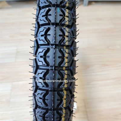 300-17 300-18 2,3/2,6 kg Gummigehalt 35%-55% Motorradreifen für den südamerikanischen Markt