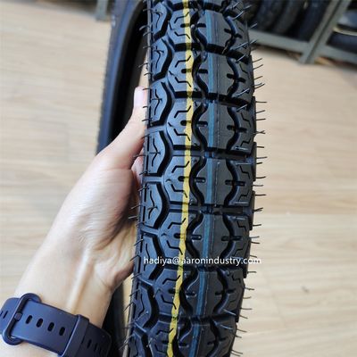 300-17 300-18 2,3/2,6 kg Gummigehalt 35%-55% Motorradreifen für den südamerikanischen Markt