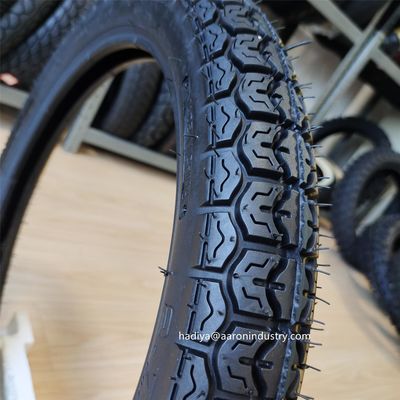 300-17 300-18 2,3/2,6 kg Gummigehalt 35%-55% Motorradreifen für den südamerikanischen Markt