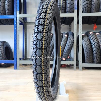 300-17 300-18 2,3/2,6 kg Gummigehalt 35%-55% Motorradreifen für den südamerikanischen Markt