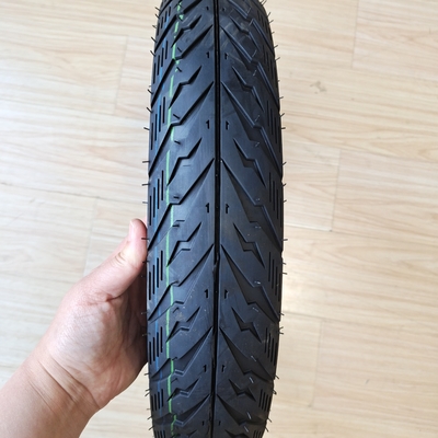 80/90-14 Größe Motorradrohrlose Reifenherstellungsmaschine mit und tiefem Musterdesign