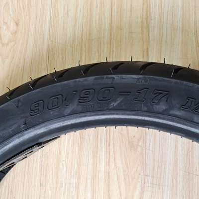 35%-55% Gummigehalt 90/90-17 TL Motorradreifen für die ISO9001-Zertifizierung