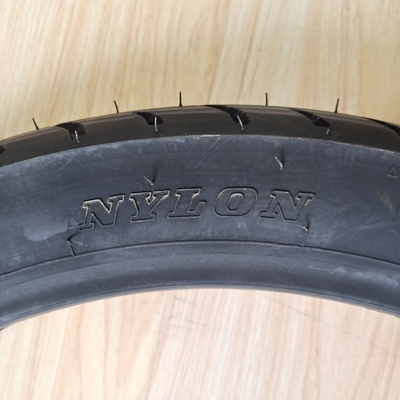 35%-55% Gummigehalt 90/90-17 TL Motorradreifen für die ISO9001-Zertifizierung