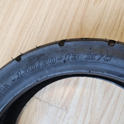Motorradreifen Rollerreifen 130/60-13 Rohrlos Klasse A mit einem Gummigehalt von 35% bis 55%