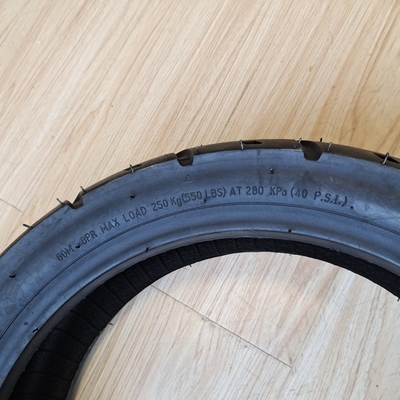 Motorradreifen Rollerreifen 130/60-13 Rohrlos Klasse A mit einem Gummigehalt von 35% bis 55%