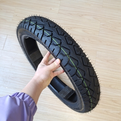 10090-18 TL Motorradreifen mit Naturgummi-Stahl-Nylon-Material und OEM-Annahme