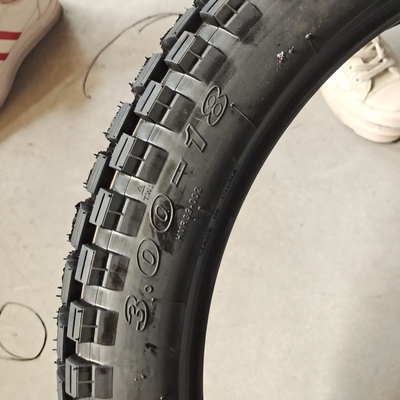 Natrual Gummi Motorrad Reifen 3.00-18 mit hoher Leistung und akzeptablen OEM