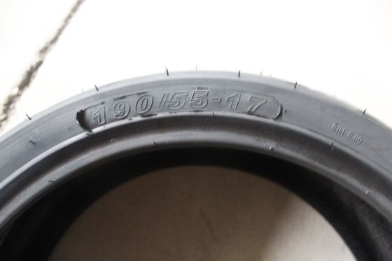 35% bis 45% Kautschukgehalt 190/55/17 Motorradreifen Rohrloser Reifen 190/55/17 für Superior