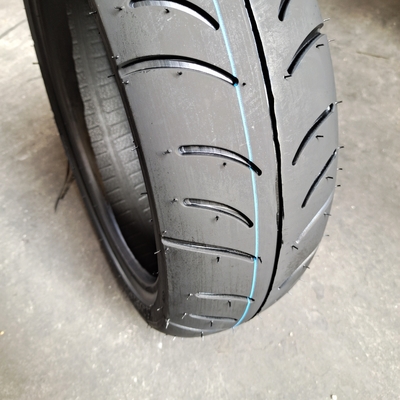 Zugfestigkeit 10,5 Motorradreifen 130/60-13 TL für und Produktionskapazität
