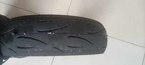 Natürlicher Gummi Motorradreifen Rohrloser Reifen 140 60 17 OEM akzeptiert