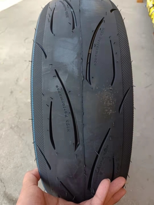 Natürlicher Gummi Motorradreifen Rohrloser Reifen 140 60 17 OEM akzeptiert