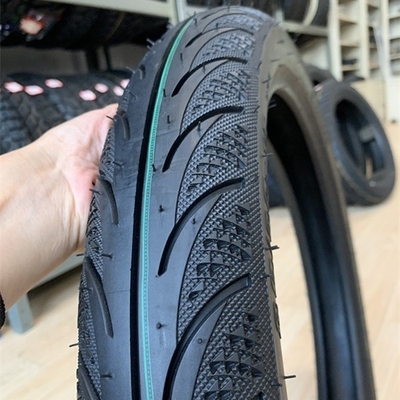 Erleben Sie eine reibungslose Fahrt mit 70/90-17 farbenfrohen Motorradreifen und 20000 KM Arbeitszeit