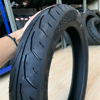 Hergestellt Motorradreifen Reifen 90/90-17 mit einer Kapazität von 5000 Stück pro Tag