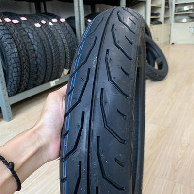Hergestellt Motorradreifen Reifen 90/90-17 mit einer Kapazität von 5000 Stück pro Tag